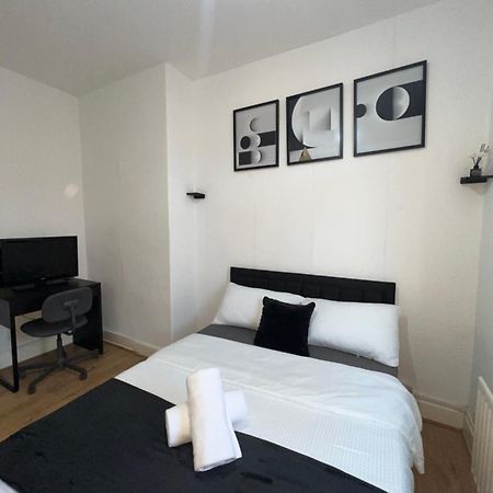 מידלסבורו Adorable Double Room מראה חיצוני תמונה